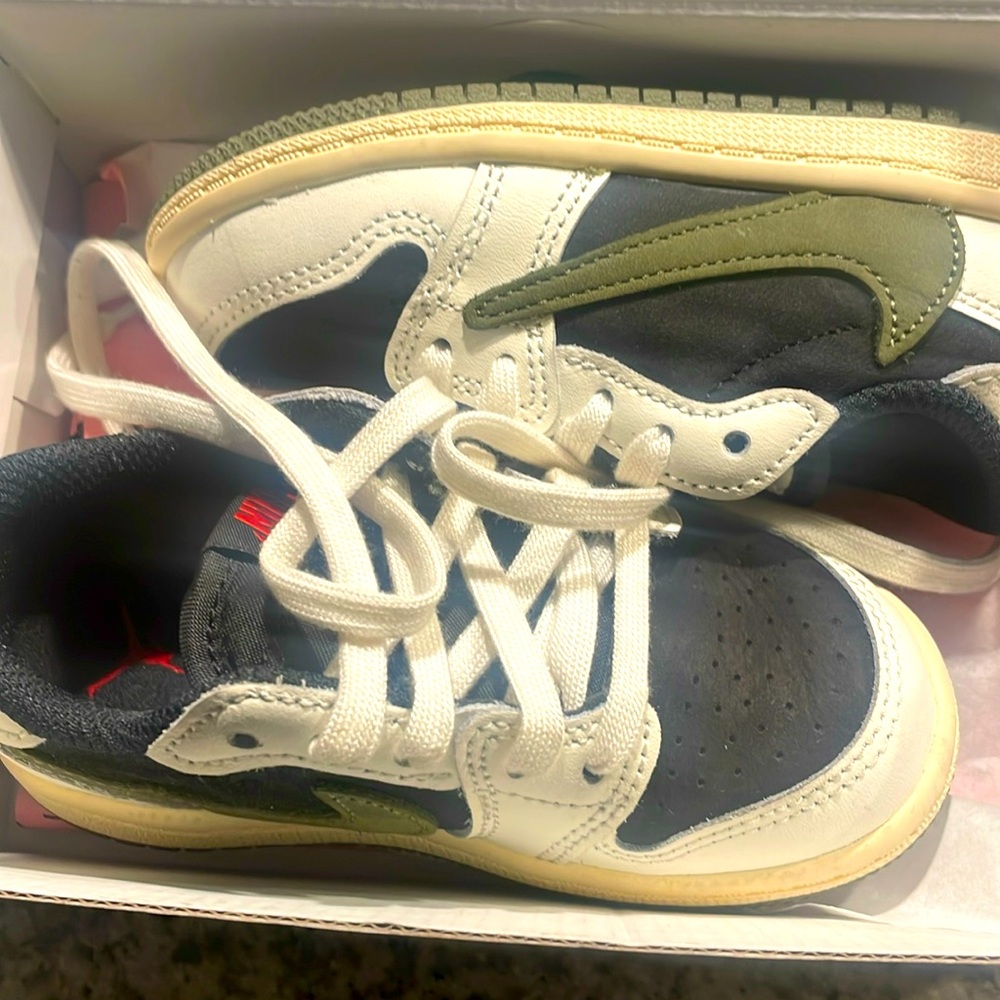 Travis Scott olive green toddler used 1x size 8c LIKE NEW